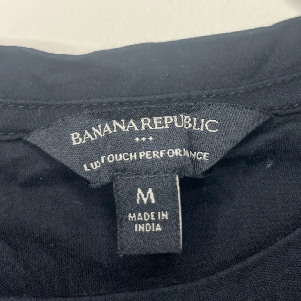 BANANA REPUBLIC FACTORY Luxe Touch Performance Black Crewneck Longsleeve Tshirt